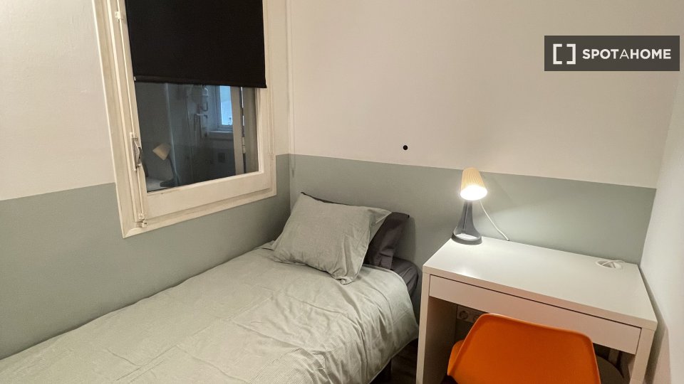 Double room Barcelona, 3 beds, 55m² — photo 16