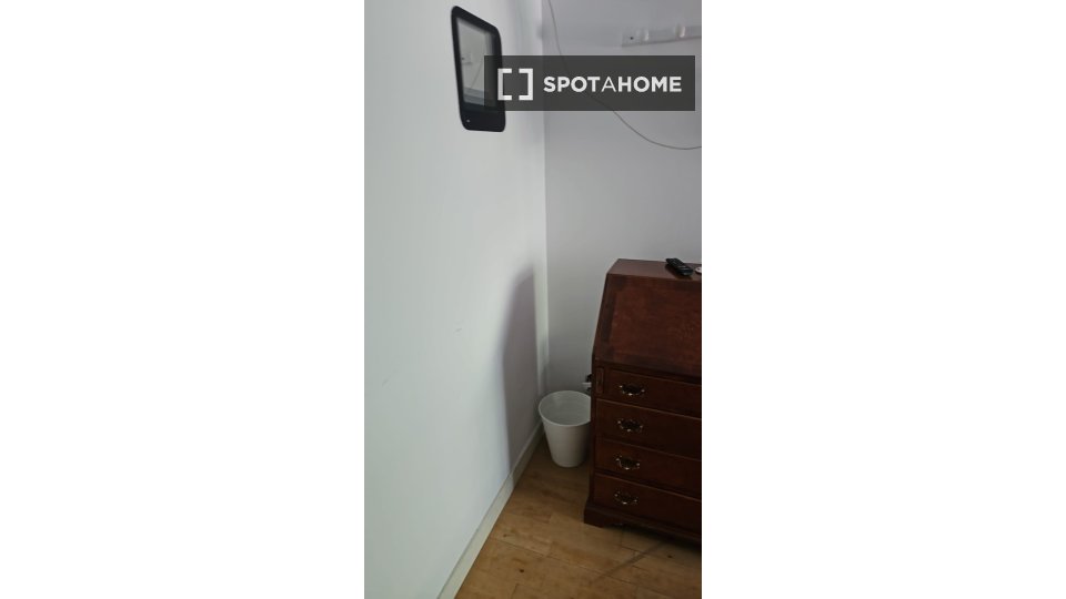 Double room Madrid, 12 beds — photo 9