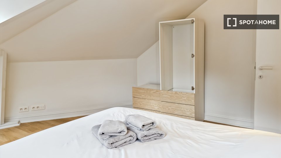 Double room Brussels, 1 bed, 110m² — photo 1