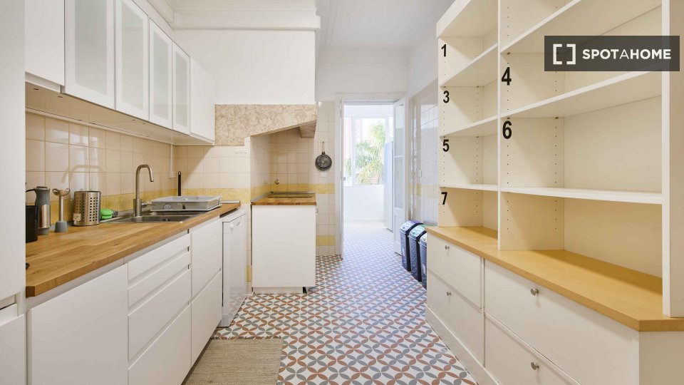 Double room Lisbon, 7 beds — photo 37