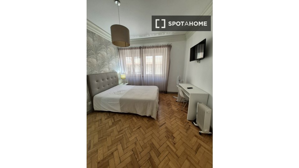 Apartment Lisbon, 4 beds, 100m² — photo 6
