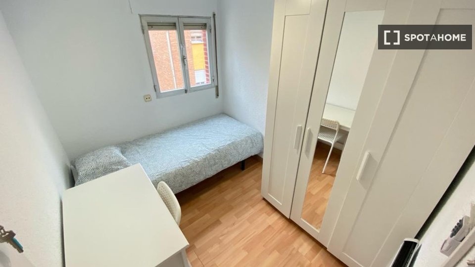 Double room Madrid, 4 beds — photo 4