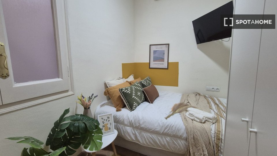 Double room Barcelona, 8 beds, 150m² — photo 2