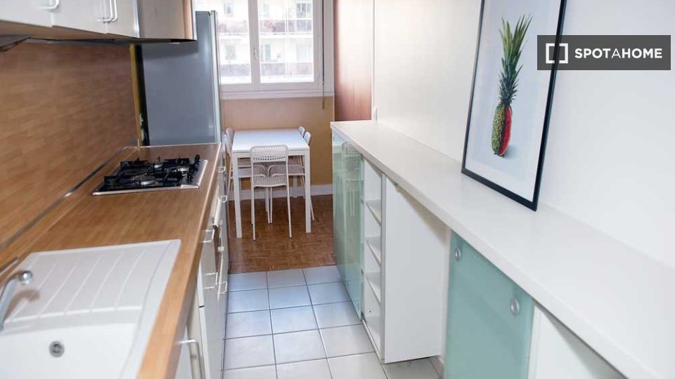 Double room Paris, 4 beds, 90m² — photo 1