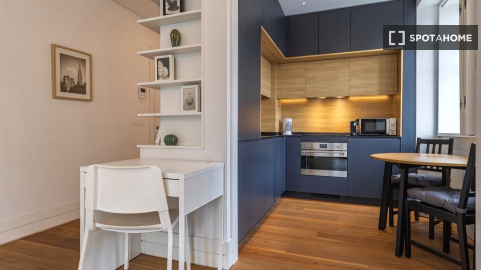 Apartment Lisbon, 1 bed — photo 1