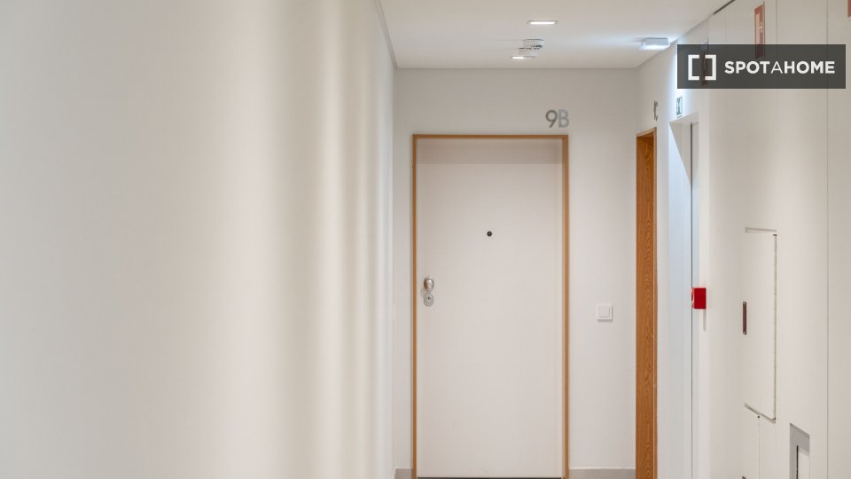 Apartment Lisbon, 3 beds, 118m² — photo 18