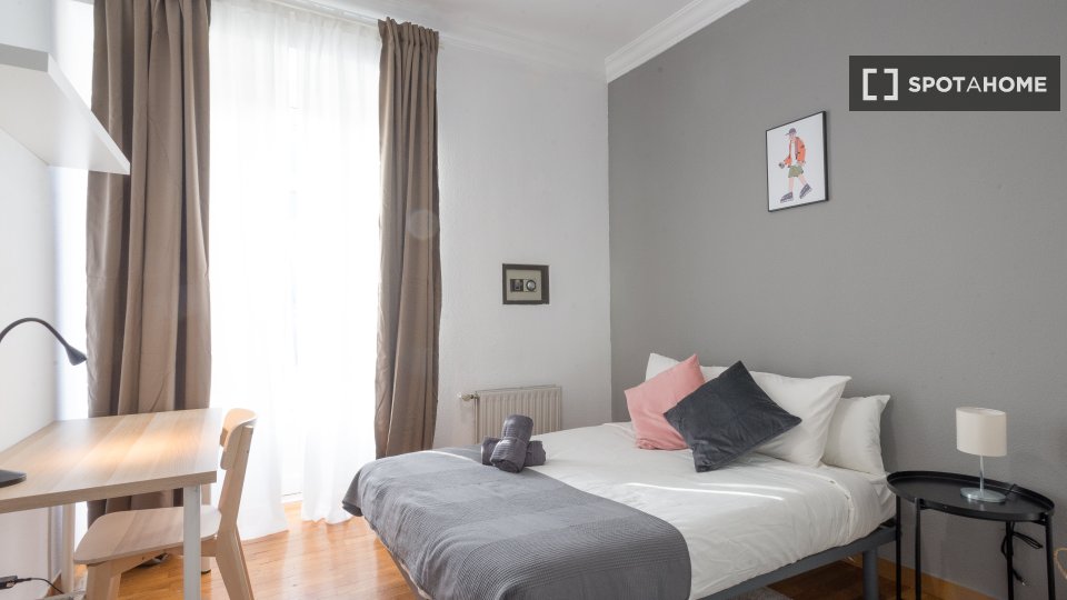 Double room Madrid, 5 beds, 120m² — photo 12