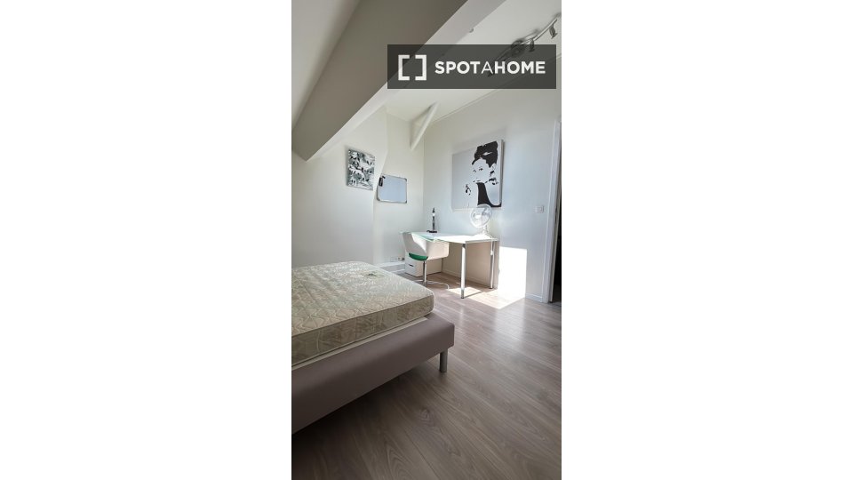 Double room Brussels, 5 beds, 14m² — photo 40