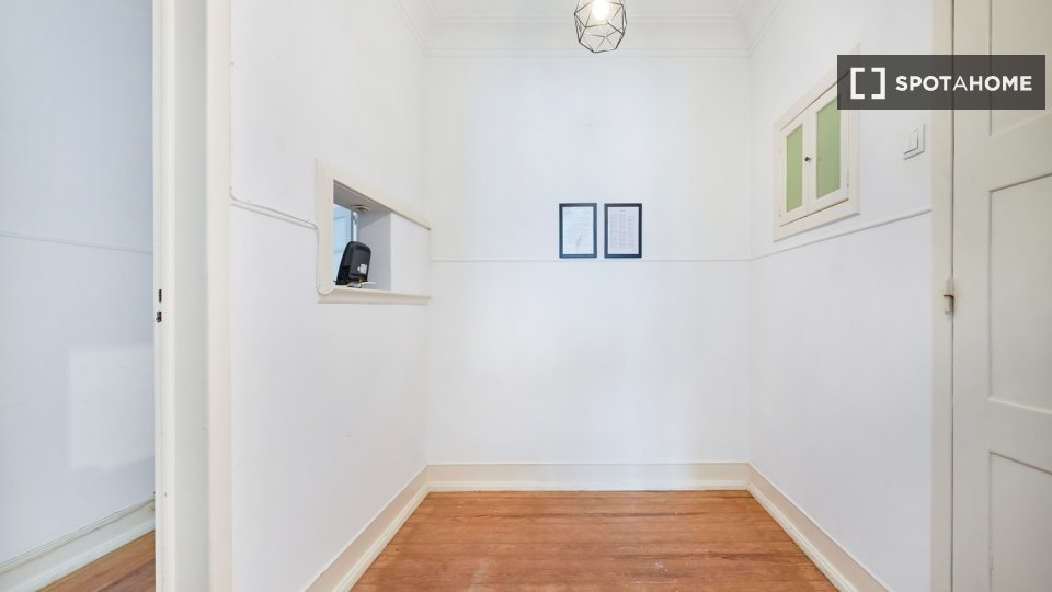 Double room Lisbon, 5 beds — photo 7