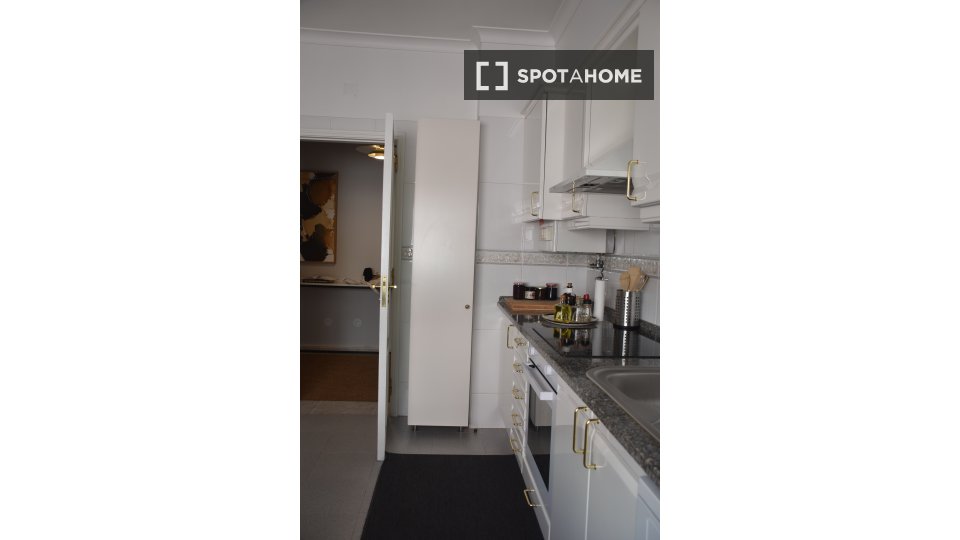 Apartment Lisbon, 2 beds, 100m² — photo 19
