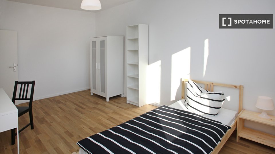 Double room Berlin, 3 beds, 60m² — photo 12