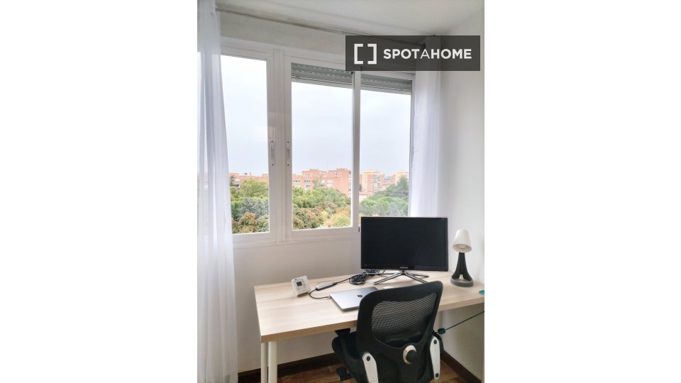 Double room Madrid, 3 beds, 95m² — photo 15