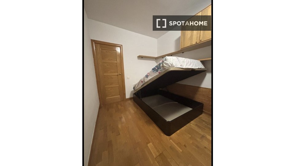 Double room Barcelona, 3 beds, 120m² — photo 9