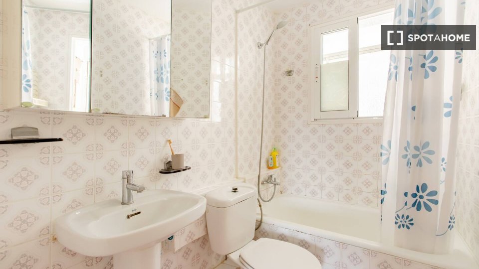 Double room Alicante, 3 beds — photo 3