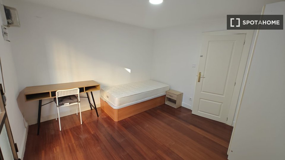 Apartment Bilbao, 3 beds, 65m² — photo 19