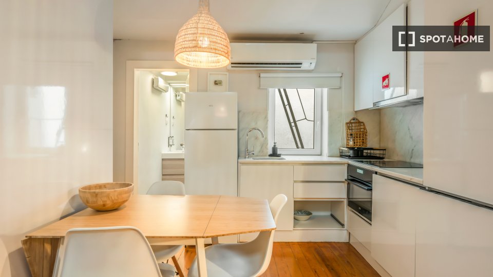 Apartment Lisbon, 2 beds — photo 31