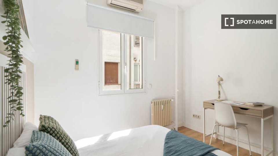 Double room Madrid, 8 beds — photo 32