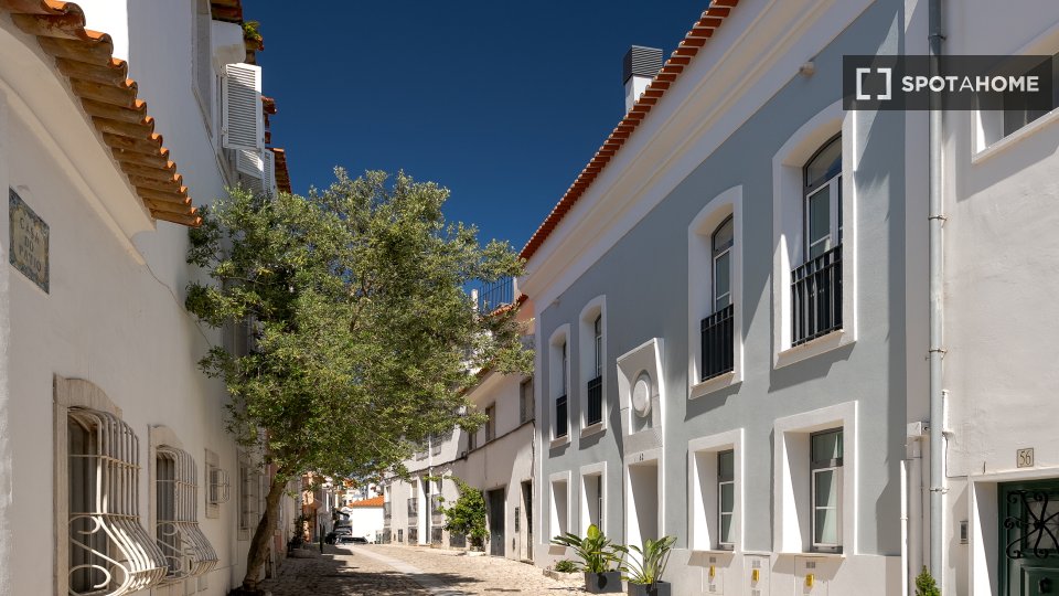 Apartment Lisbon, 2 beds, 123m² — photo 12