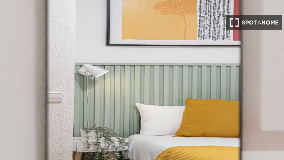 Double room Madrid, 4 beds — photo 51