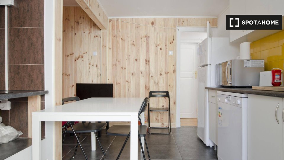 Double room Lisbon, 4 beds — photo 8