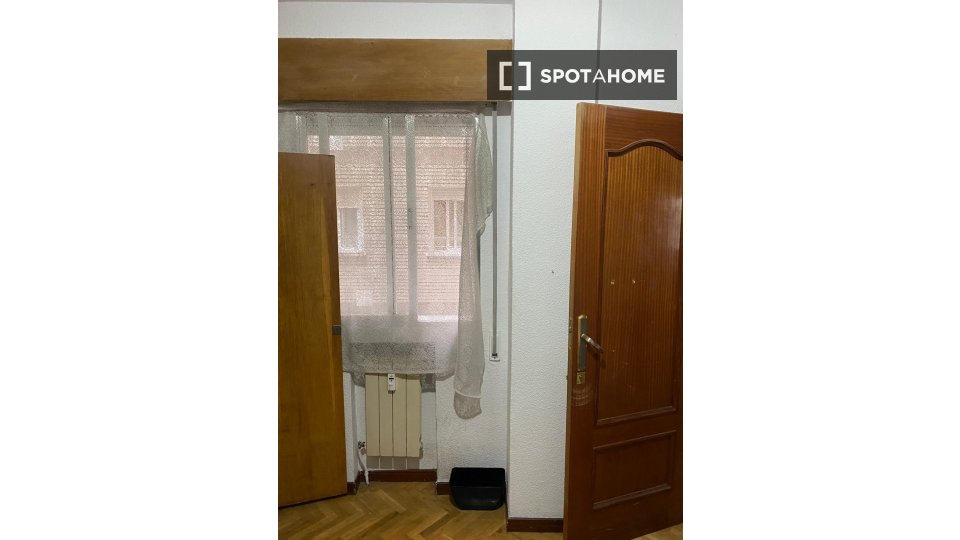Double room Madrid, 3 beds — photo 17