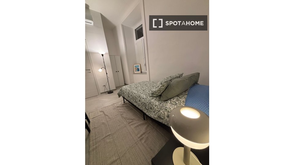 Double room Naples, 4 beds — photo 16