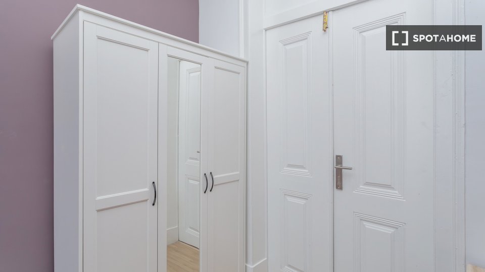 Double room Lisbon, 9 beds — photo 48