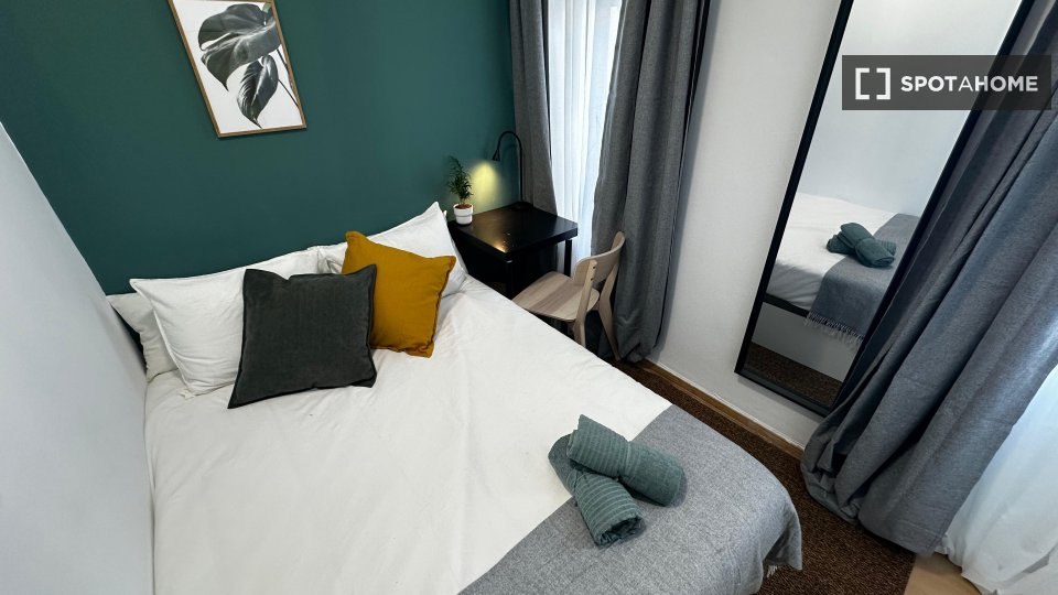 Double room Madrid, 3 beds, 60m² — photo 4
