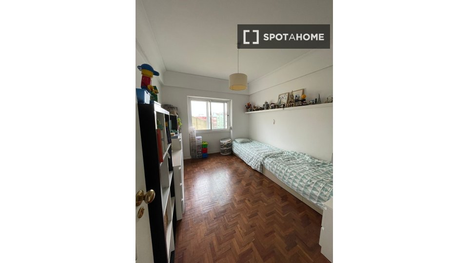 Apartment Lisbon, 4 beds, 125m² — photo 5