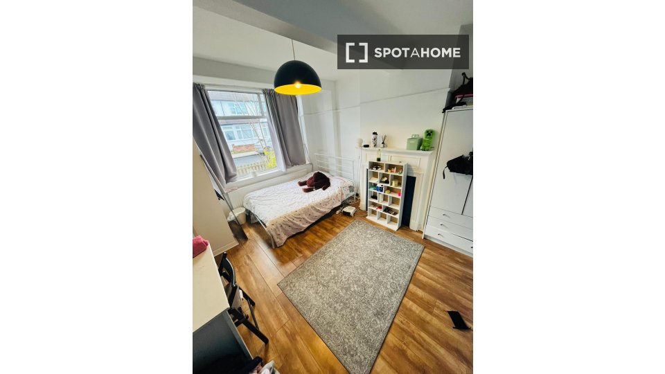 Double room London, 4 beds — photo 28