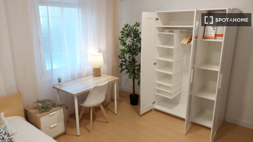 Double room Madrid, 4 beds, 100m² — photo 19