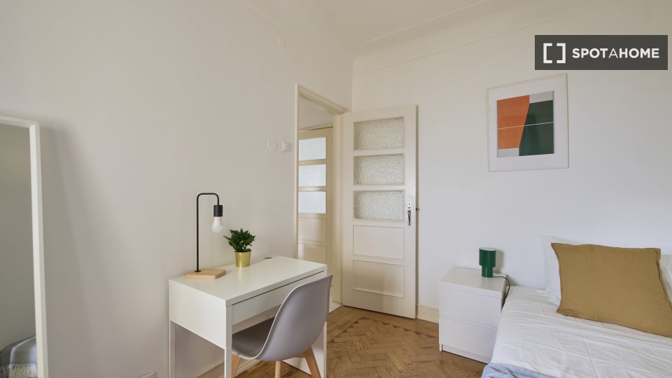 Double room Lisbon, 5 beds — photo 3