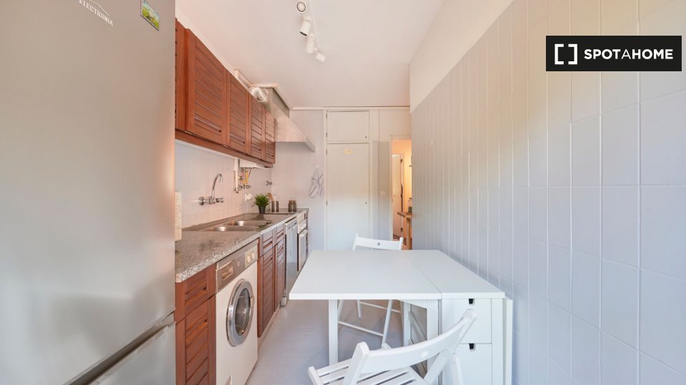 Double room Lisbon, 2 beds — photo 17