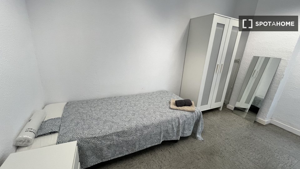 Double room Barcelona, 13 beds, 290m² — photo 16
