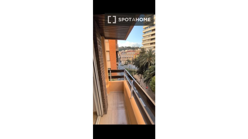 Double room Alicante, 3 beds, 67m² — photo 7