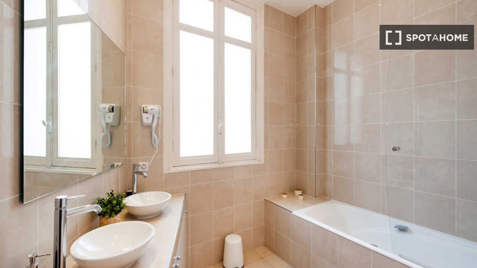 Double room Paris, 7 beds, 220m² — photo 17