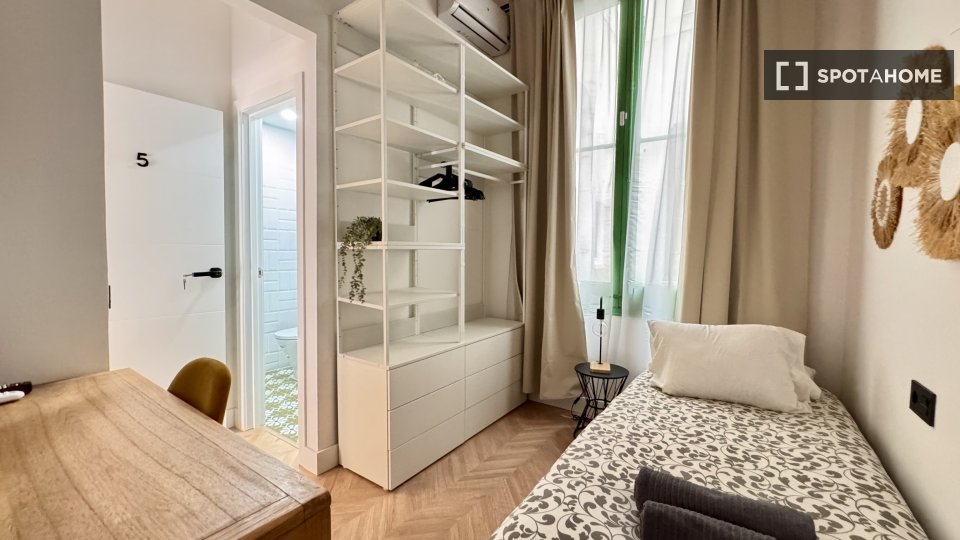 Double room Barcelona, 5 beds — photo 12