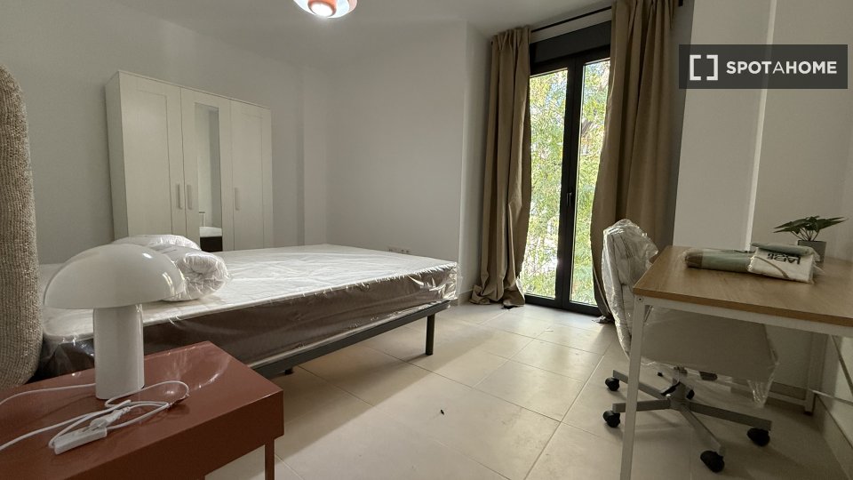 Double room Seville, 2 beds, 98m² — photo 1