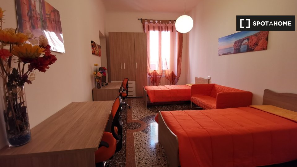 Double room Genoa, 4 beds, 175m² — photo 1