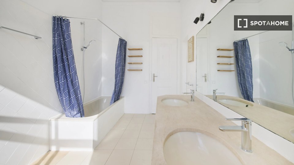 Double room Lisbon, 9 beds — photo 10