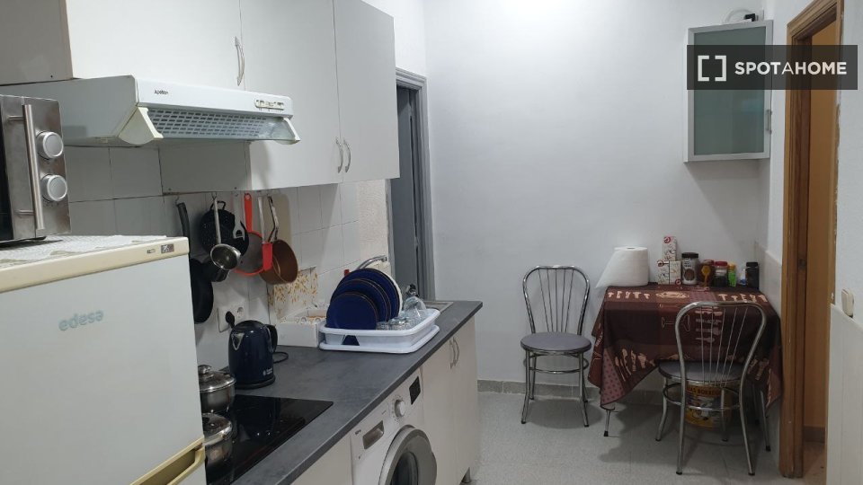 Double room Madrid, 2 beds — photo 9