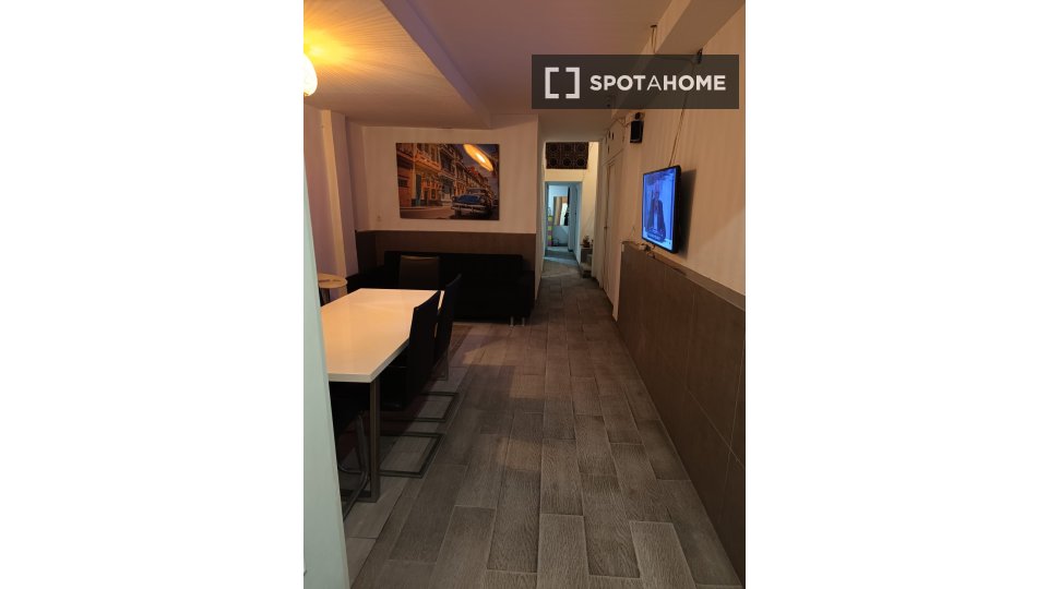 Double room Valencia, 6 beds, 70m² — photo 11