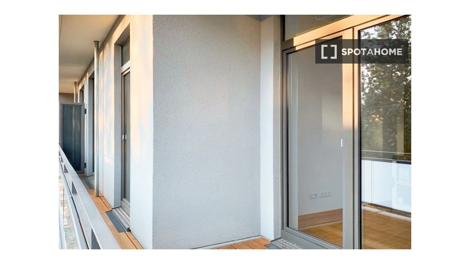 Double room Berlin, 2 beds, 83m² — photo 3