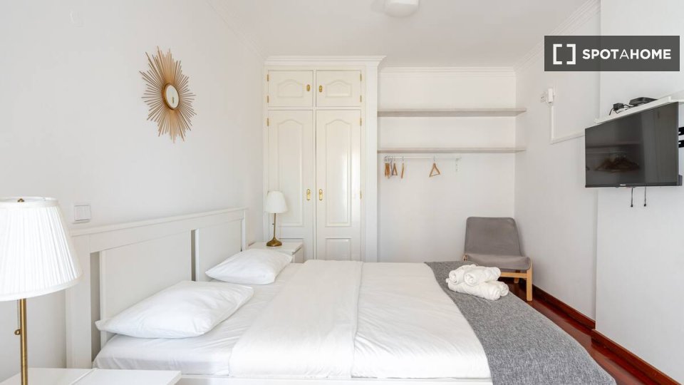 Double room Lisbon, 5 beds — photo 14