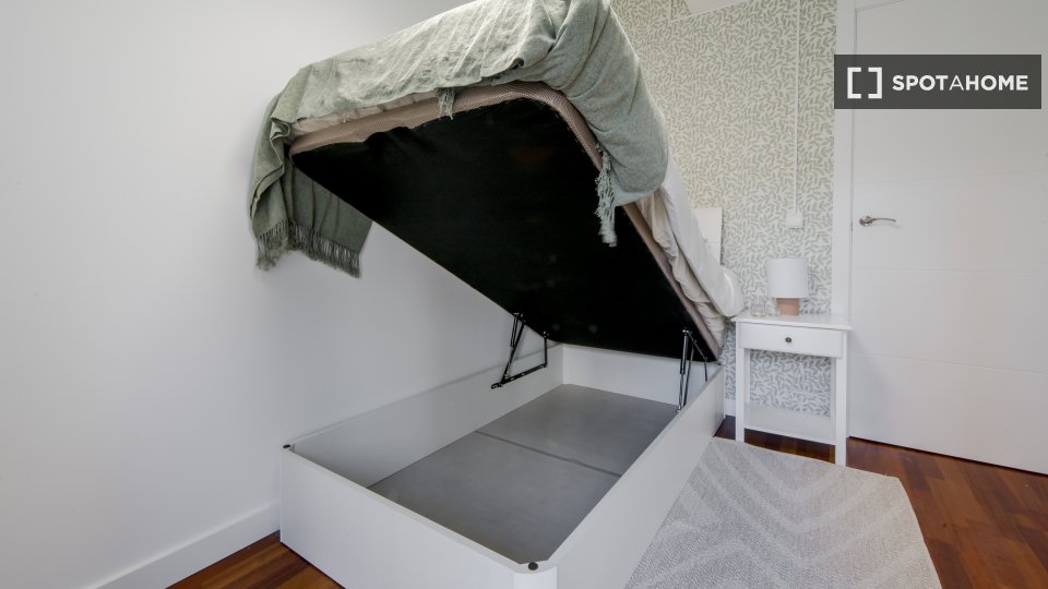 Double room Madrid, 8 beds — photo 17