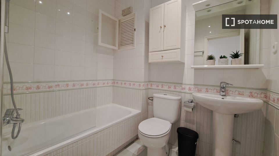 Double room Madrid, 14 beds, 200m² — photo 8