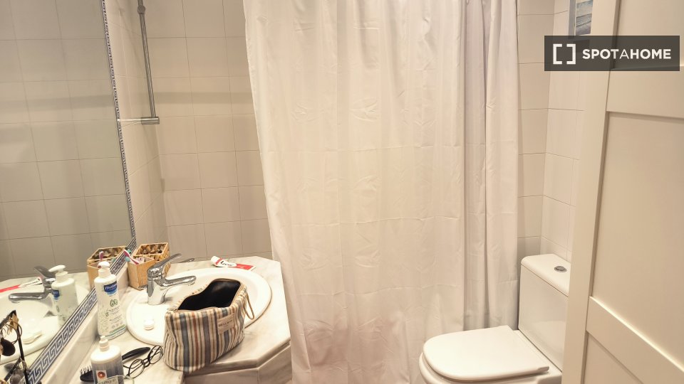 Double room Madrid, 3 beds, 105m² — photo 5