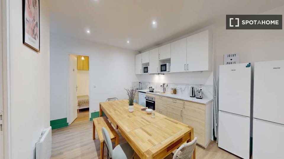 Double room Paris, 11 beds, 140m² — photo 1