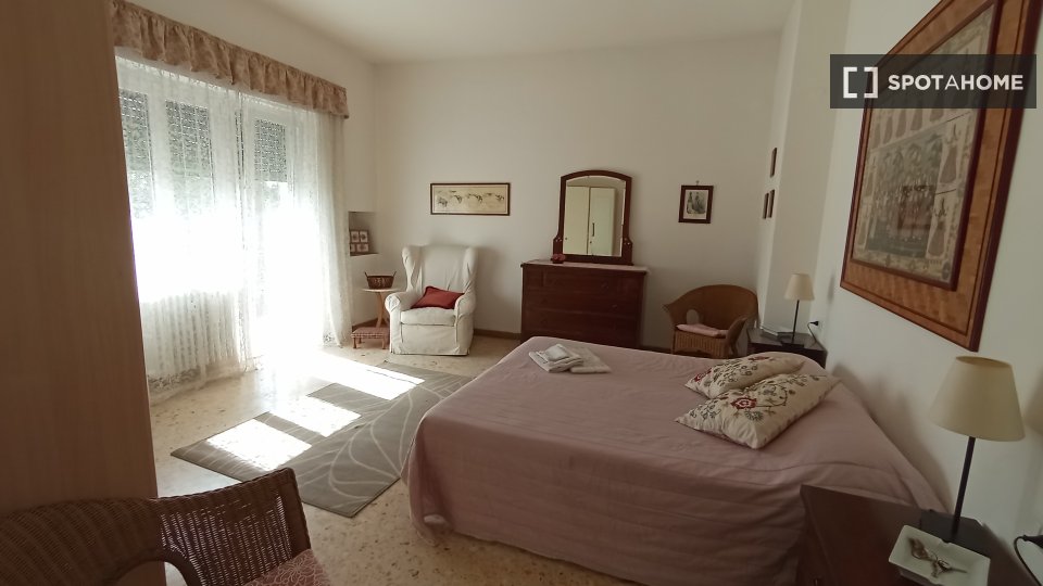 Double room Rome, 3 beds, 140m² — photo 21