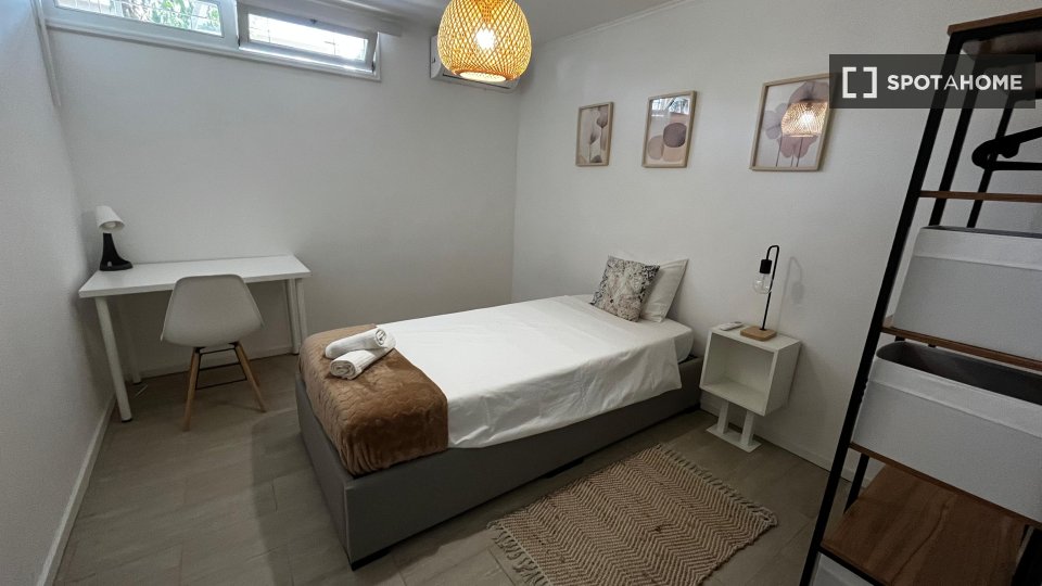 Double room Porto, 3 beds, 85m² — photo 13
